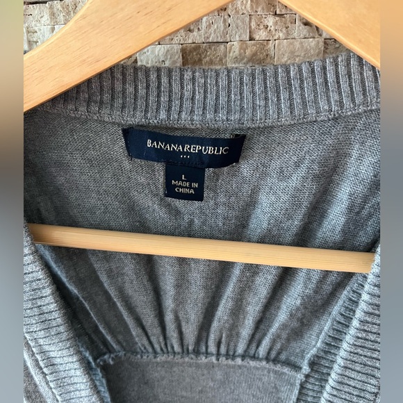 Banana republic Grey Zip Up Vest with pockets - Picture 3 of 4